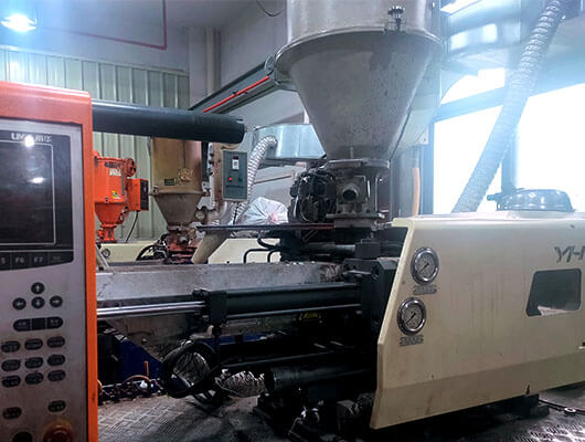 Rapid injection molding machine